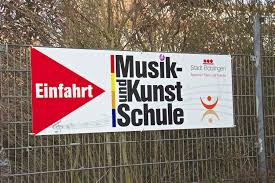 Foto Einfahrtsschild Musik- und Kunstschule